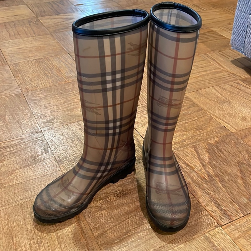 AUTHENTIC Burberry rain boots